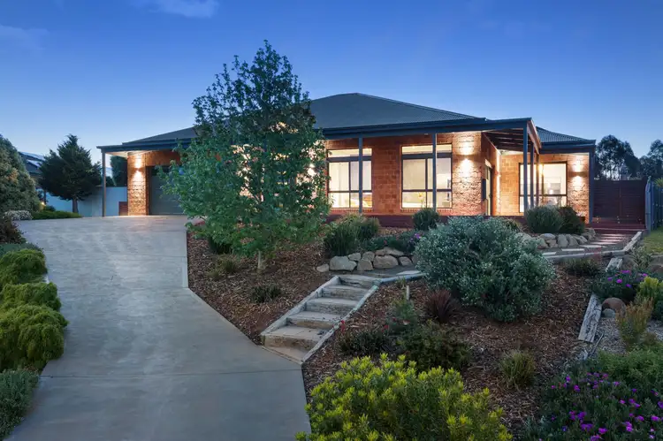 18 Clover Court, Romsey VIC 3434