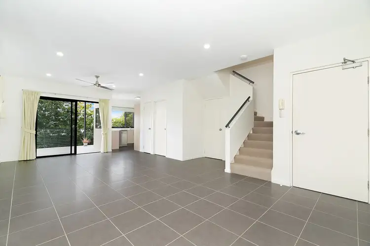 2/28 Hood Street, Sherwood QLD 4075