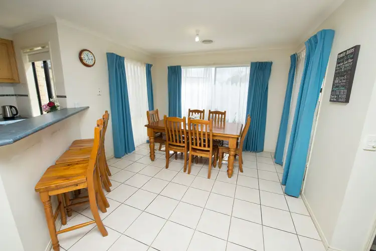 Fifth view of Homely house listing, 2 Emma Court, Swan Hill VIC 3585