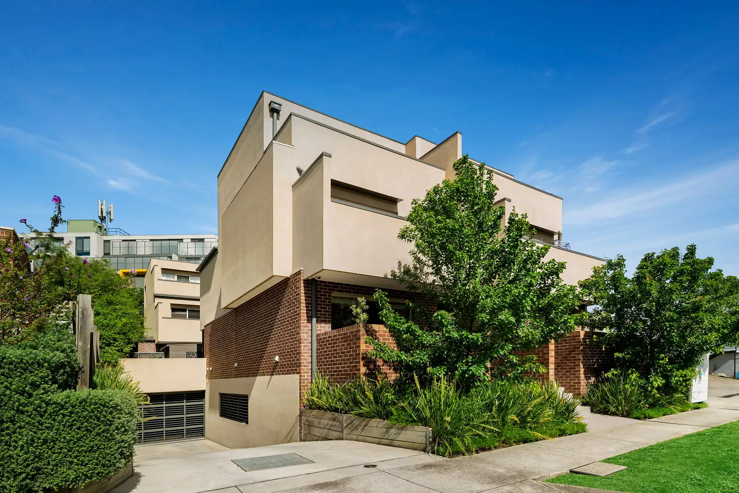 Main view of Homely unit listing, 2/2 Minna Street, Blackburn VIC 3130
