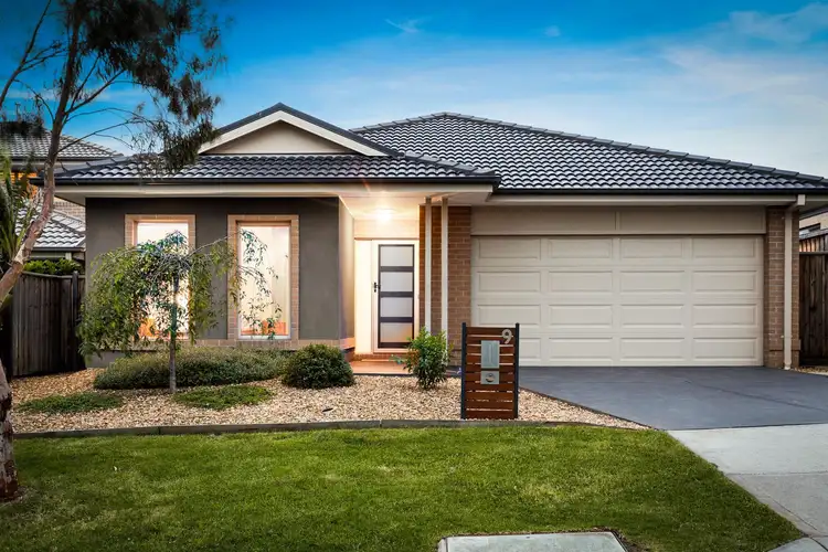 9 Grattan Way, Pakenham VIC 3810