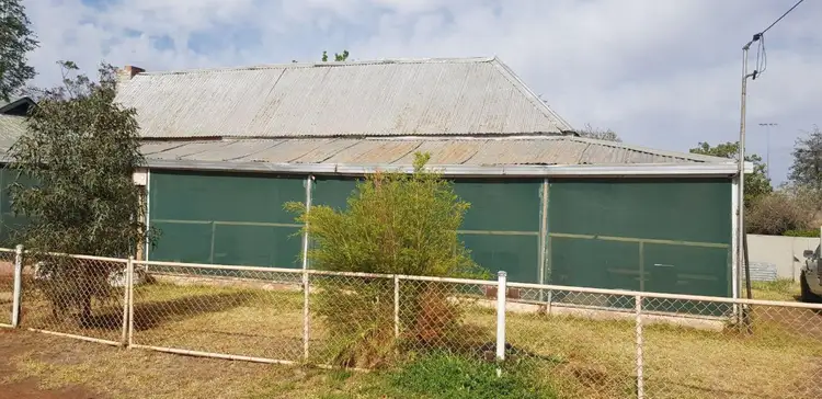 96 Derribong Street, Peak Hill NSW 2869