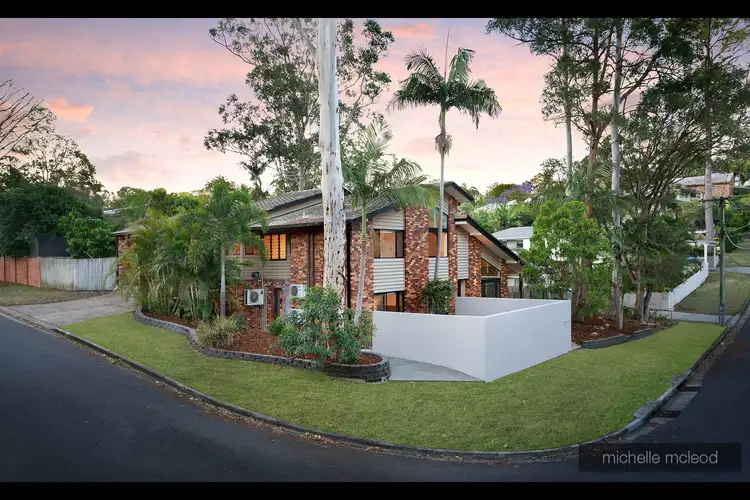11 Fiona Street, Chapel Hill QLD 4069