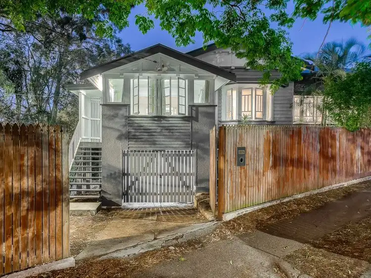 8 Hipwood Street, Norman Park QLD 4170