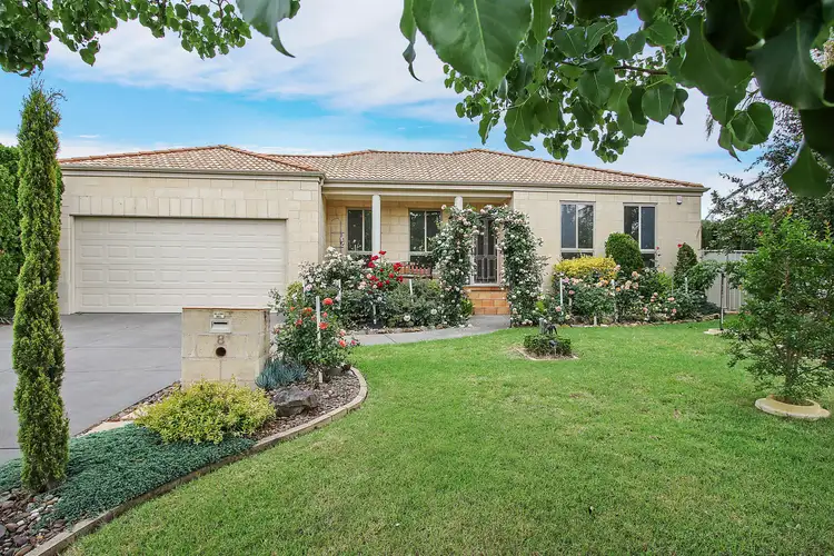 8 Montclair Avenue, West Wodonga VIC 3690