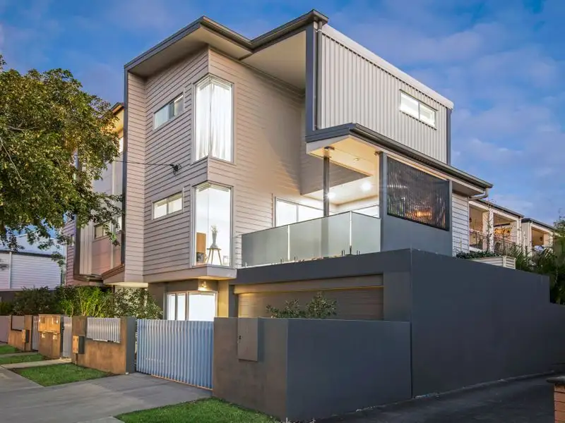Main view of Homely townhouse listing, 54 Barton Road, Hawthorne QLD 4171