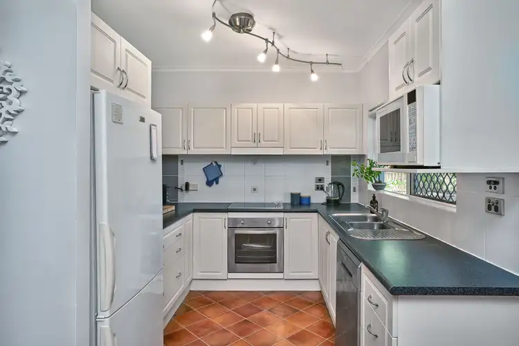 24 Kangaroo Street, Bentley Park QLD 4869