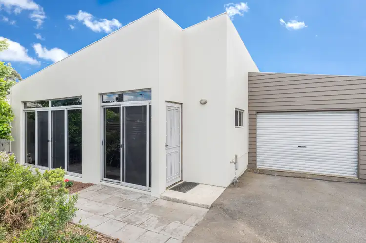 1/903 Geelong Road, Canadian VIC 3350
