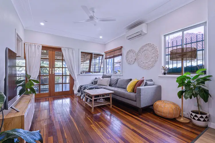 16 Long Street, Camp Hill QLD 4152