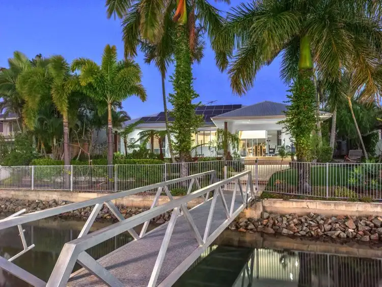 2 Binnacle Close, Raby Bay QLD 4163
