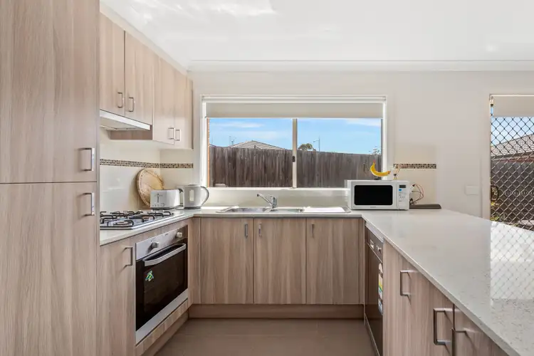 Fifth view of Homely unit listing, 4/14 Shakespeare Court, Drouin VIC 3818