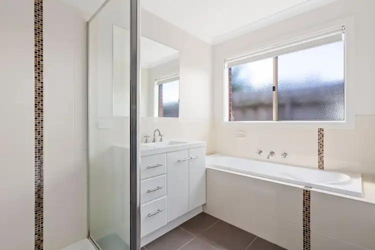 Sixth view of Homely unit listing, 4/14 Shakespeare Court, Drouin VIC 3818