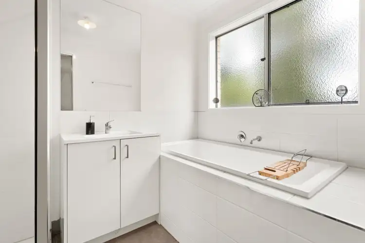 Fifth view of Homely unit listing, 40 Parkhead Circuit, Warragul VIC 3820
