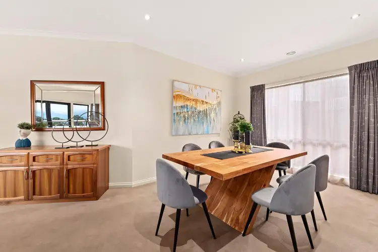 12 Halsbury Court, Saint Helena VIC 3088