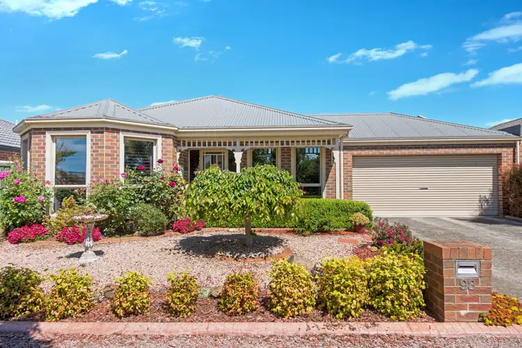 98 Stirling Drive, Lake Gardens VIC 3355