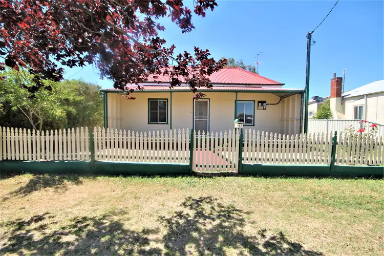 81 Edwards Street, Young NSW 2594