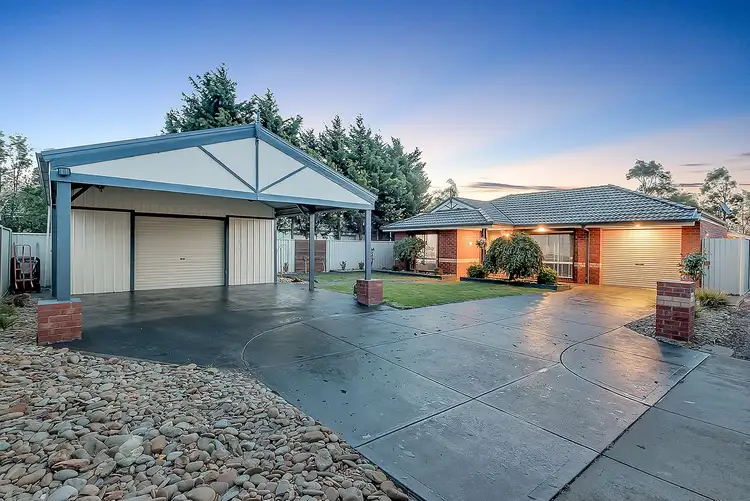8 Crossdale Green, Craigieburn VIC 3064