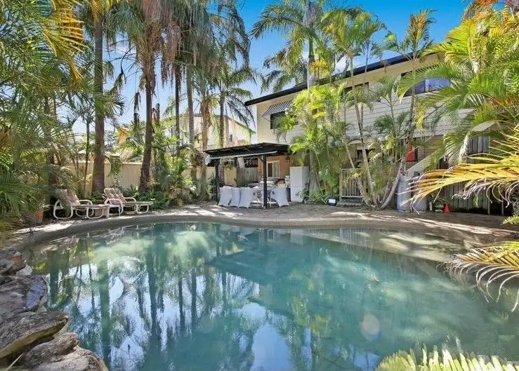 33 Warana Avenue, Southport QLD 4215