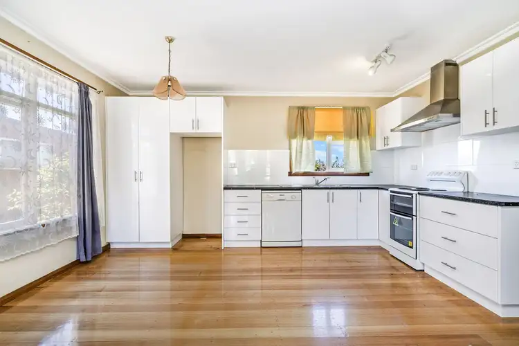 8 Paringa Avenue, Newnham TAS 7248