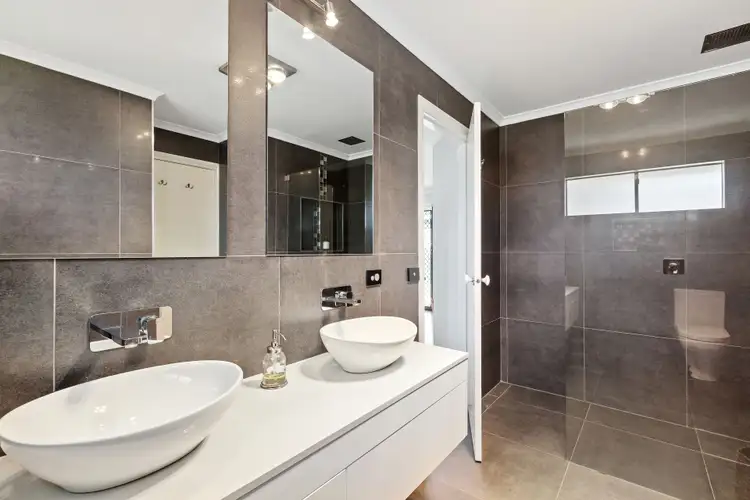 6 Chapman Street, Carrum Downs VIC 3201