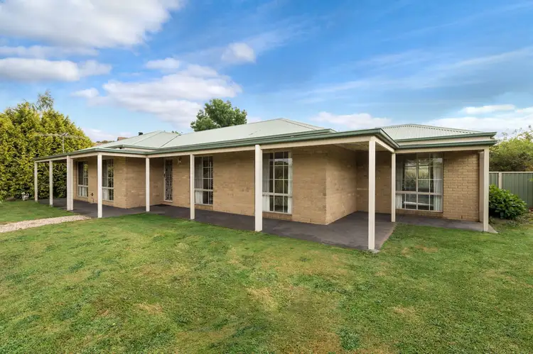 26 Robb Drive, Romsey VIC 3434
