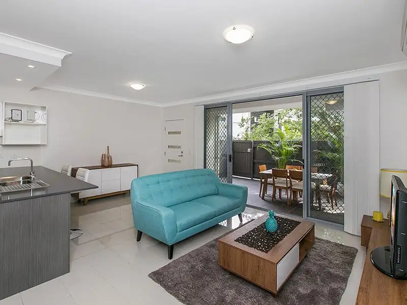 Main view of Homely unit listing, 2/11 Cottenham Street, Fairfield QLD 4103