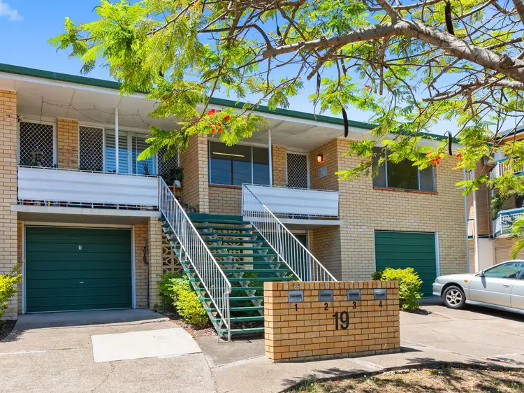 2/19 Robinson Street, Coorparoo QLD 4151
