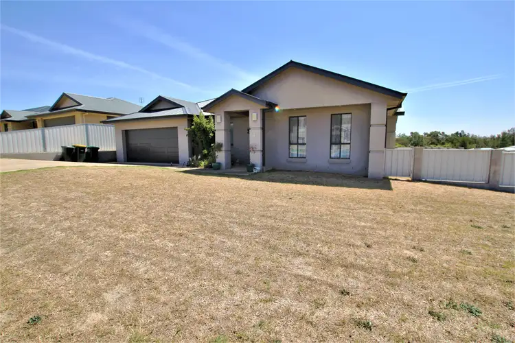 4 Settlers Place, Young NSW 2594