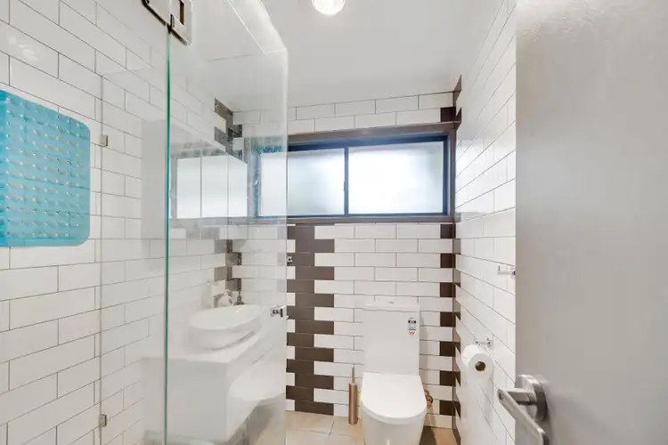 Sixth view of Homely house listing, 5 Lucia Court, Carrum Downs VIC 3201