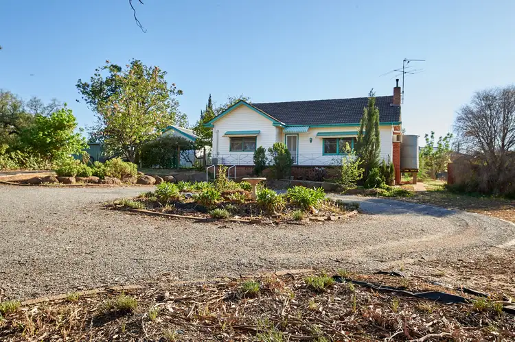 12 Kindra Crescent, Coolamon NSW 2701