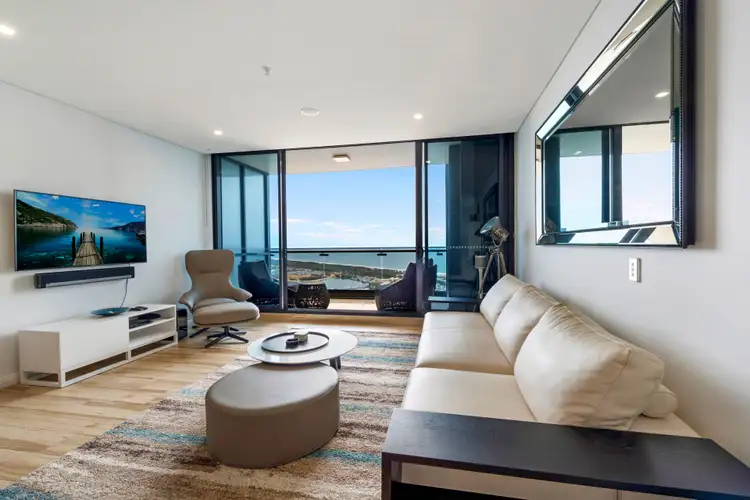 2 Como Crescent, Southport QLD 4215