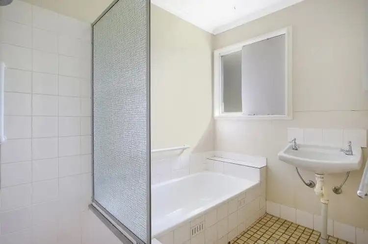 Third view of Homely house listing, 96 Kurrajong Crescent, West Albury NSW 2640