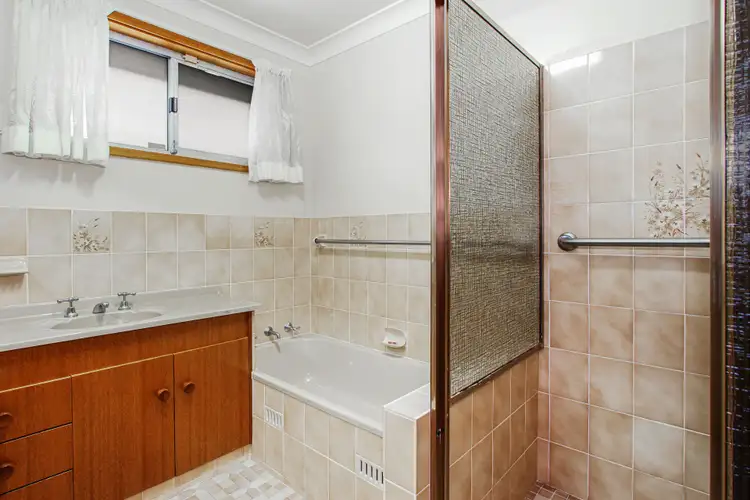 Fifth view of Homely house listing, 6 Baringa Place, Tamworth NSW 2340