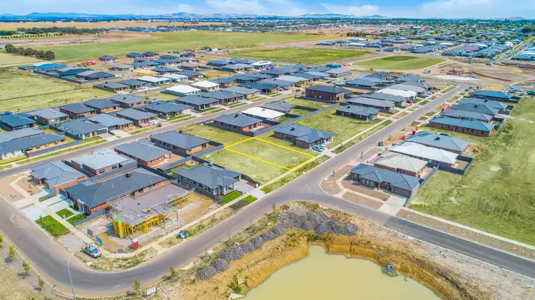 21 Roscommon Avenue, Alfredton VIC 3350