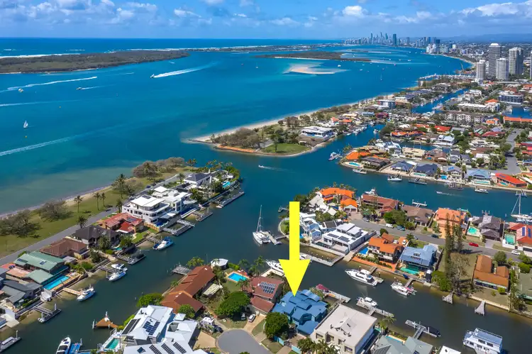 1/4 Huon Crescent, Runaway Bay QLD 4216