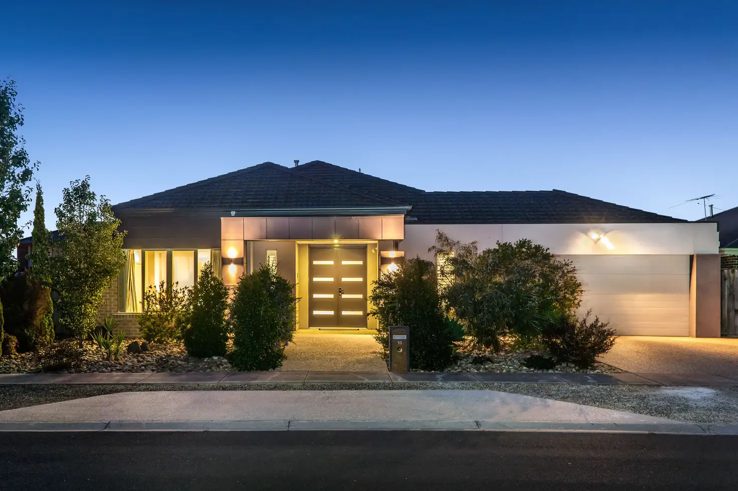Main view of Homely house listing, 10 Alvis Close, Taylors Hill VIC 3037