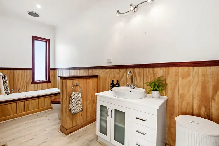 Sixth view of Homely unit listing, 10 Farm Road, Oakleigh South VIC 3167