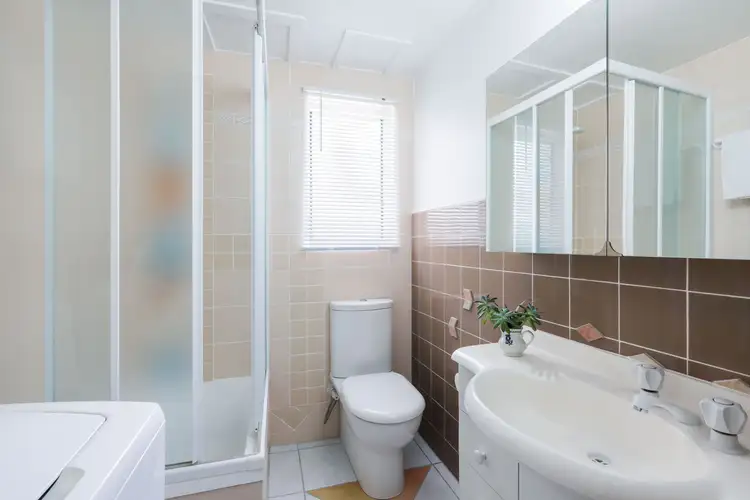 Fifth view of Homely unit listing, 2B/34 Hanlan Street, Surfers Paradise QLD 4217