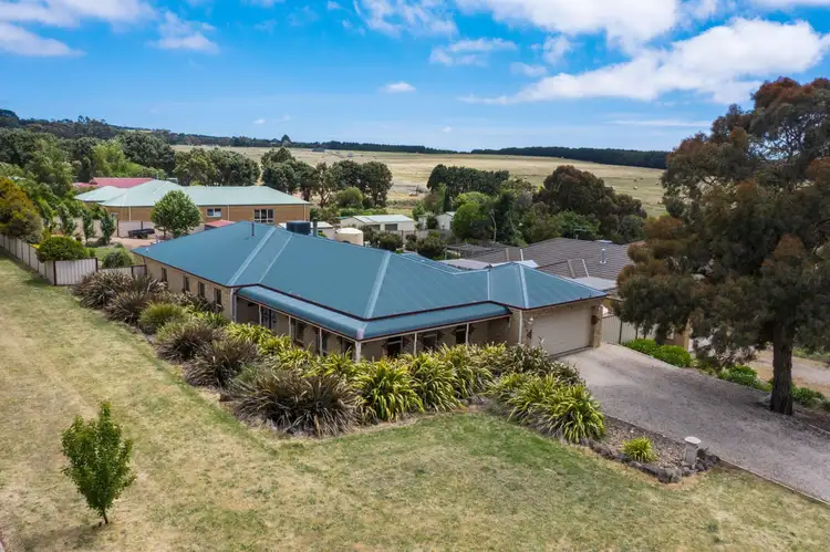 8 Clover Court, Romsey VIC 3434