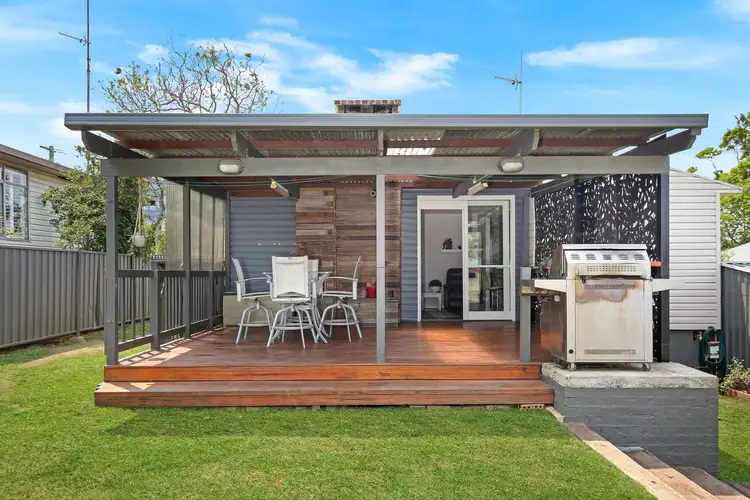 9 Stratford Road, Unanderra NSW 2526