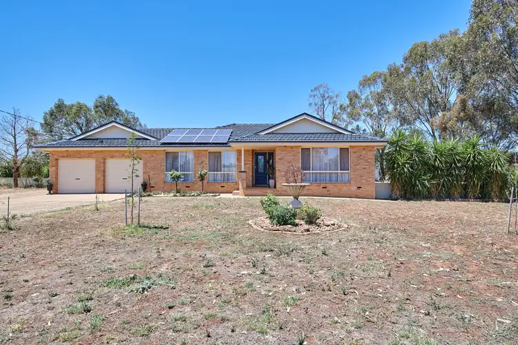 7 Logan Street, Coolamon NSW 2701