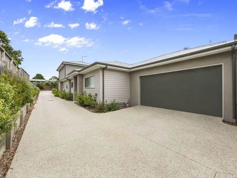 Main view of Homely unit listing, 2/59a Bayview Avenue, Rosebud VIC 3939