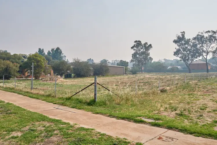 169 Cowabbie Street, Coolamon NSW 2701