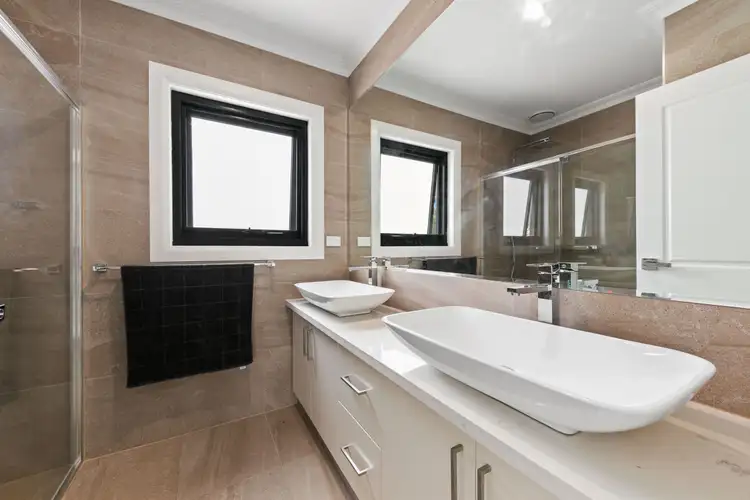 Fifth view of Homely house listing, 10 Mathew Court, Drouin VIC 3818