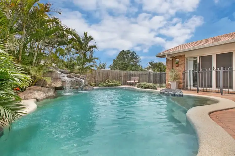 26 Holborn Crescent, Carindale QLD 4152