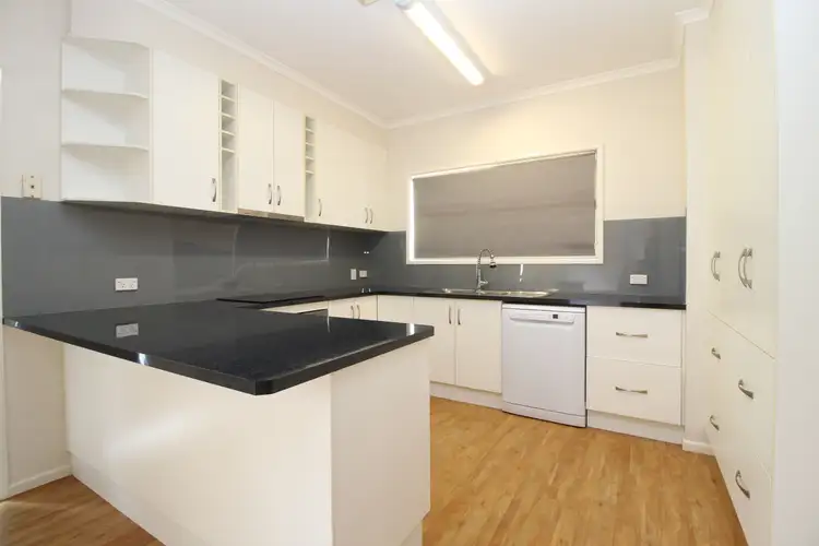Fifth view of Homely house listing, 2 Michelle Place, Emerald QLD 4720
