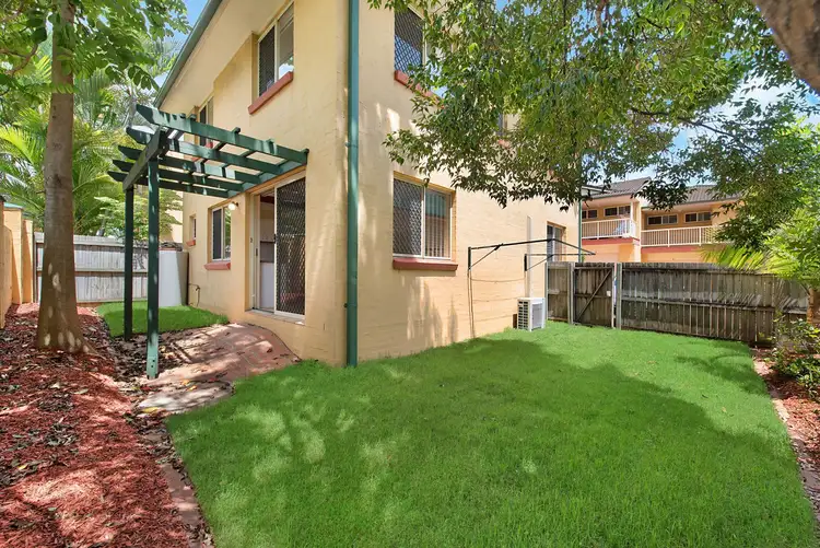 7/32 Iris Street, Holland Park West QLD 4121