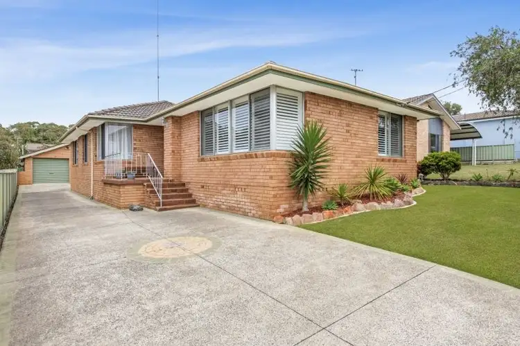 4 Anglers Drive, Bateau Bay NSW 2261