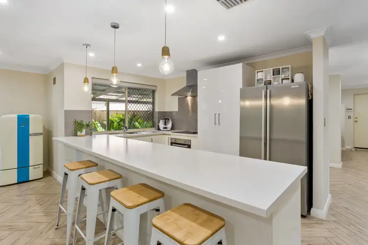 65 Henley Street, Manning WA 6152