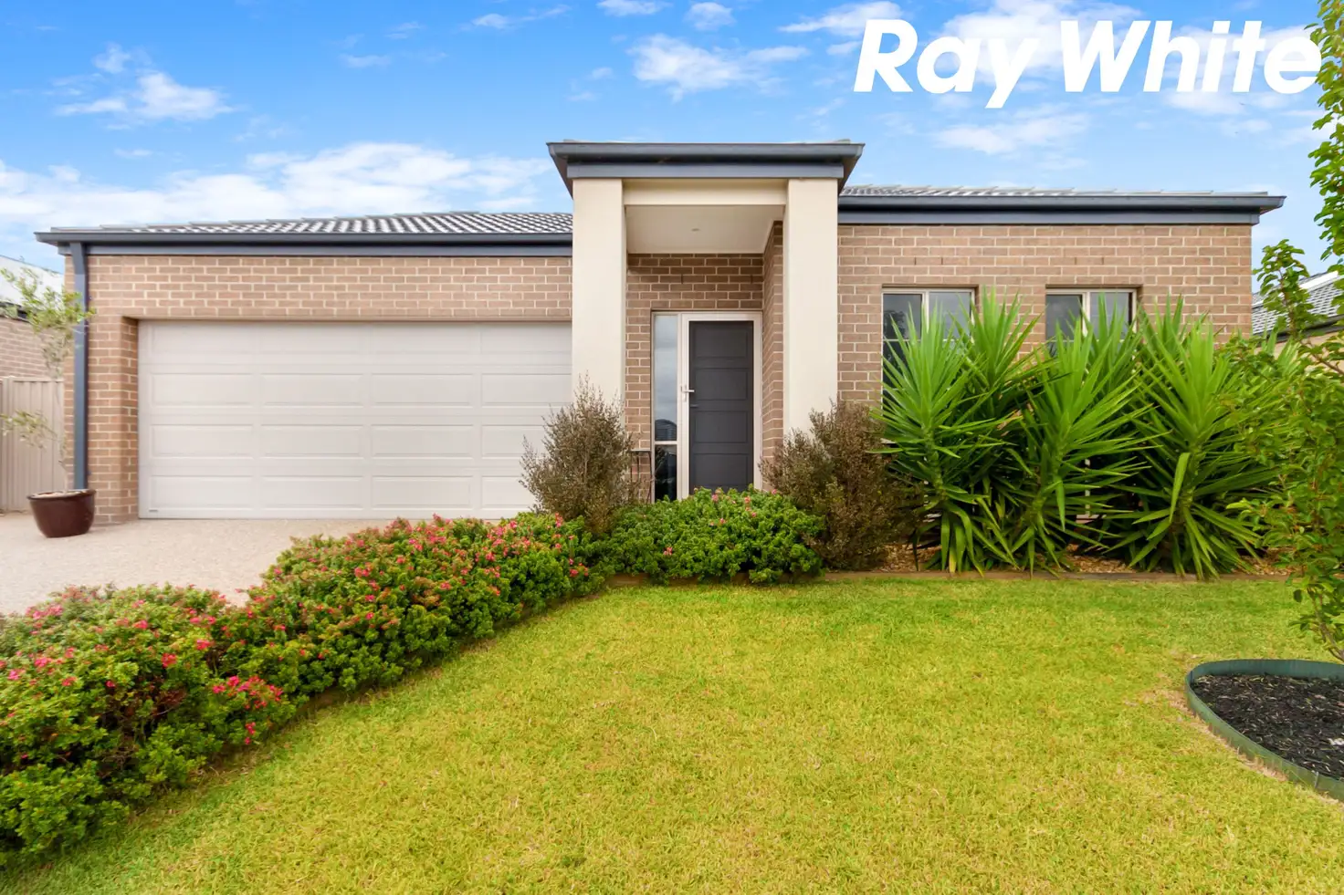 Main view of Homely house listing, 5 Hood Place, Pakenham VIC 3810